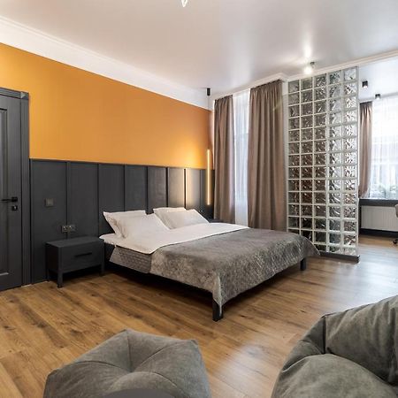 Modern Apartment Лвив Екстериор снимка