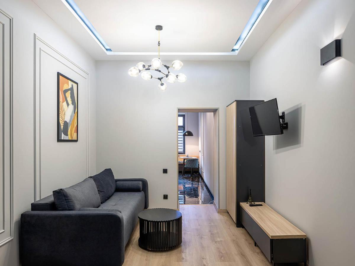 Modern Apartment Лвив Екстериор снимка
