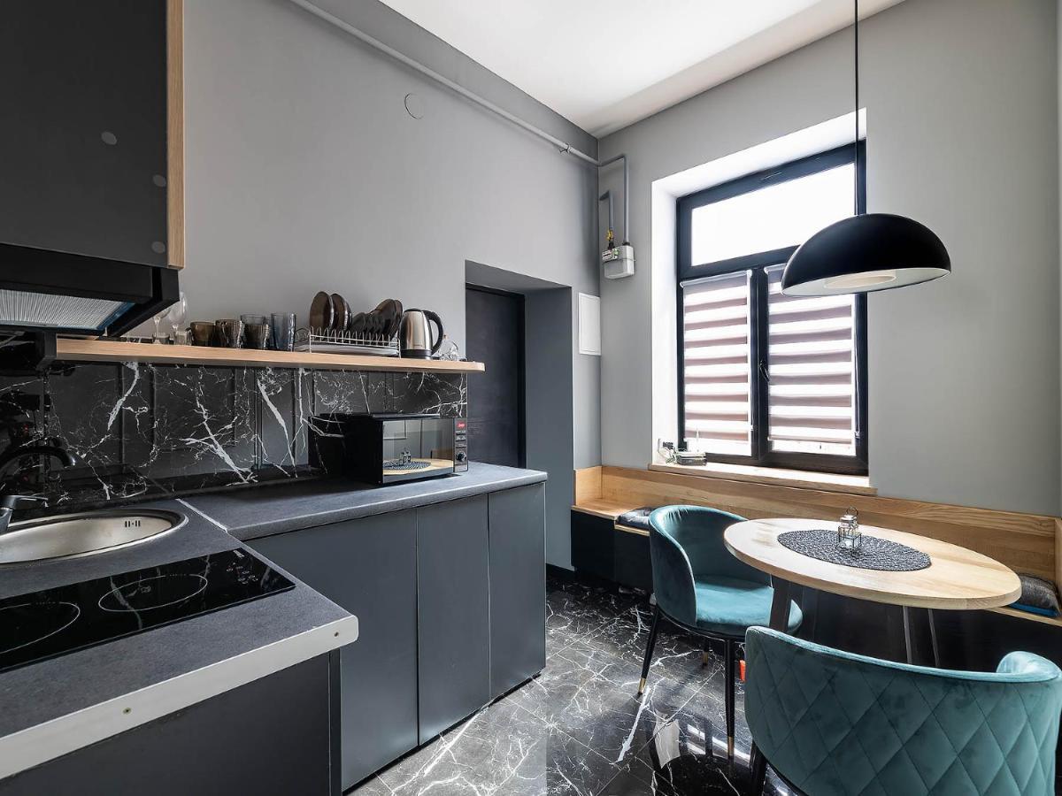 Modern Apartment Лвив Екстериор снимка
