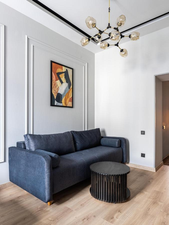 Modern Apartment Лвив Екстериор снимка