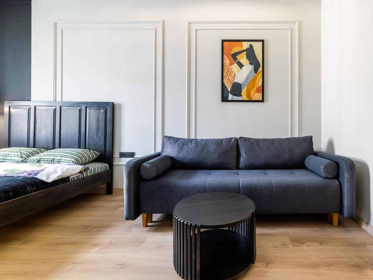 Modern Apartment Лвив Екстериор снимка