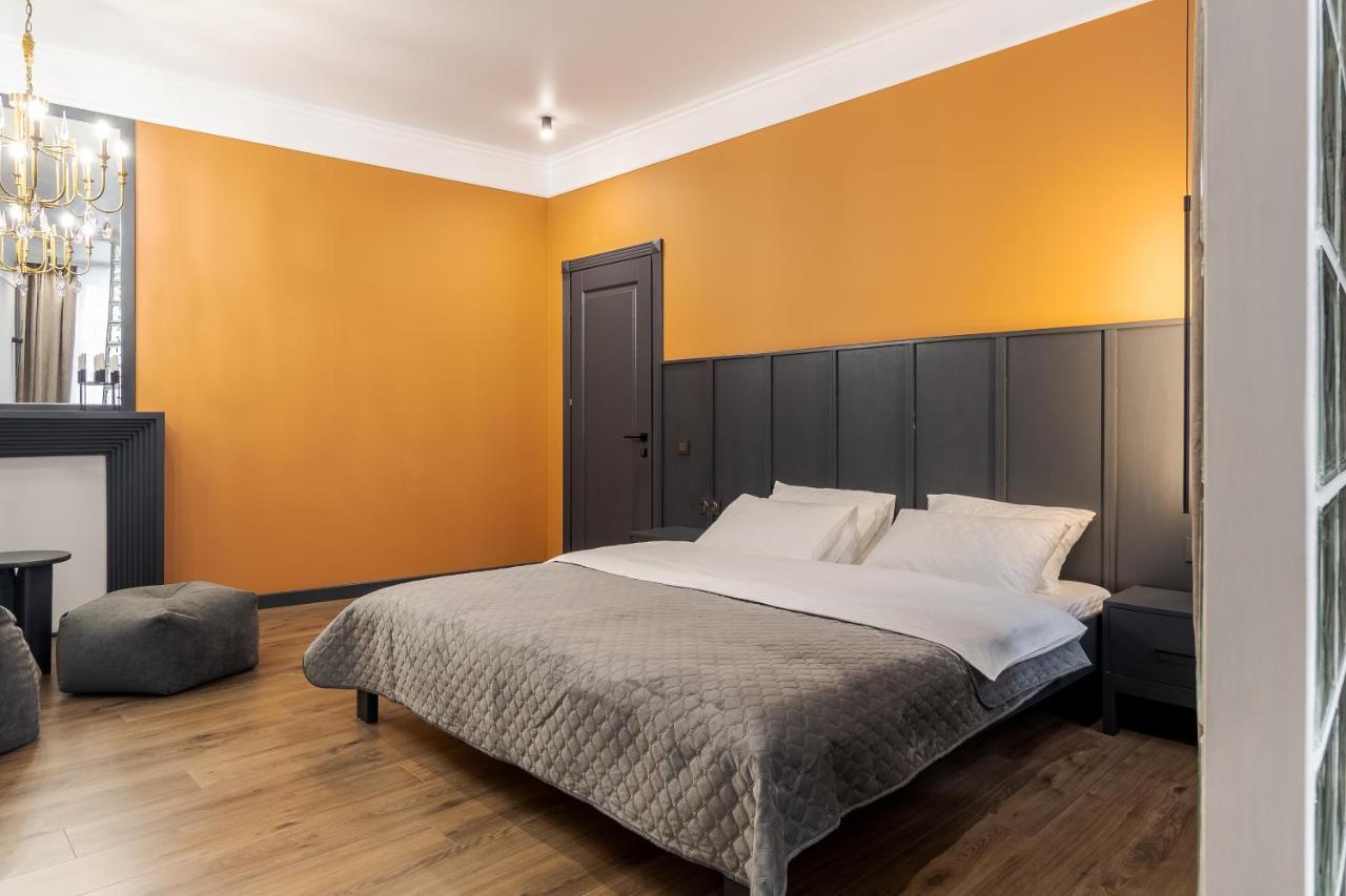 Modern Apartment Лвив Екстериор снимка