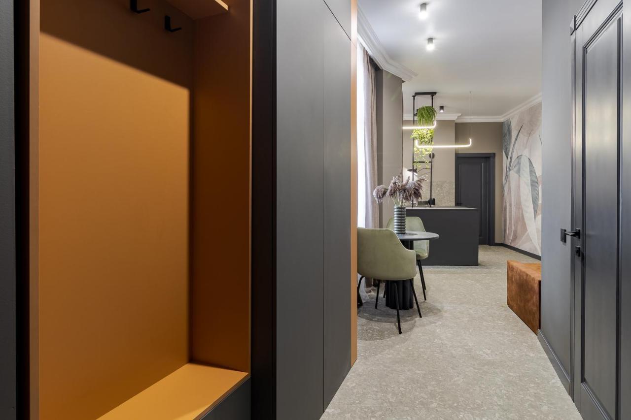 Modern Apartment Лвив Екстериор снимка