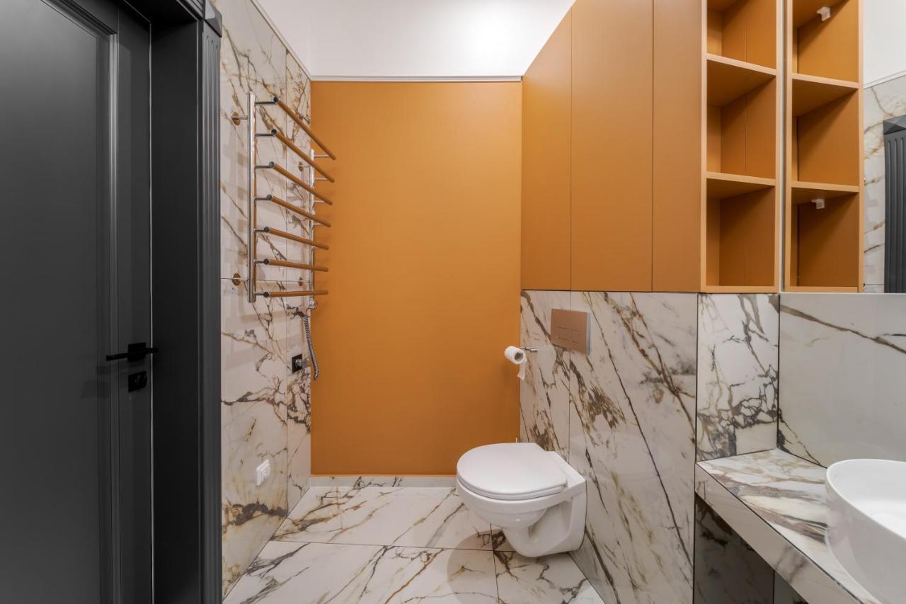 Modern Apartment Лвив Екстериор снимка